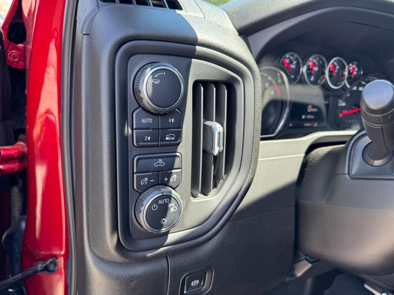 Chevrolet Silverado 1500 Vehicle Full-screen Gallery Image 16