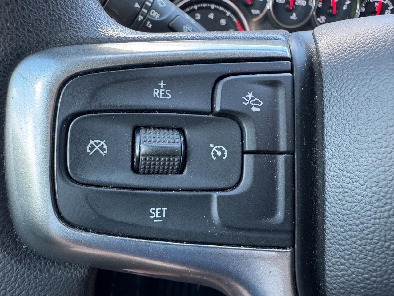 Chevrolet Silverado 1500 Vehicle Full-screen Gallery Image 17