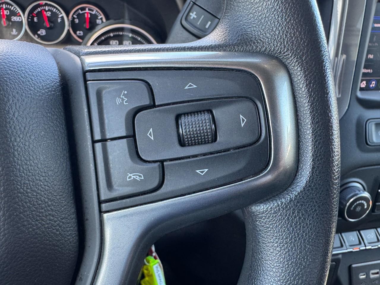 Chevrolet Silverado 1500 Vehicle Full-screen Gallery Image 18