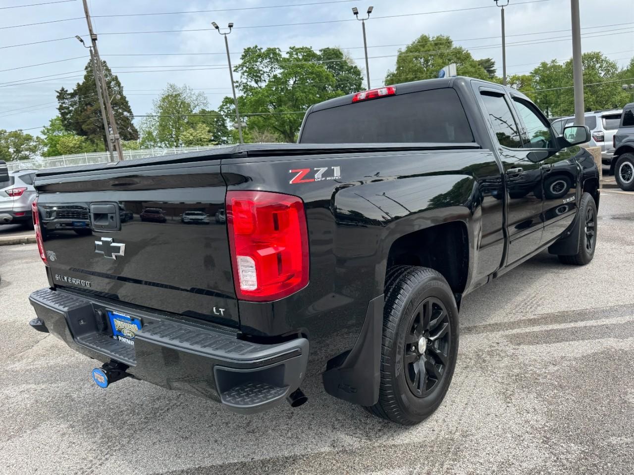 Chevrolet Silverado 1500 LD Vehicle Full-screen Gallery Image 03