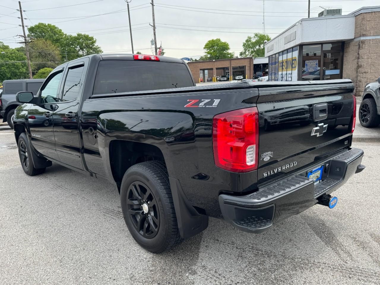 Chevrolet Silverado 1500 LD Vehicle Full-screen Gallery Image 05
