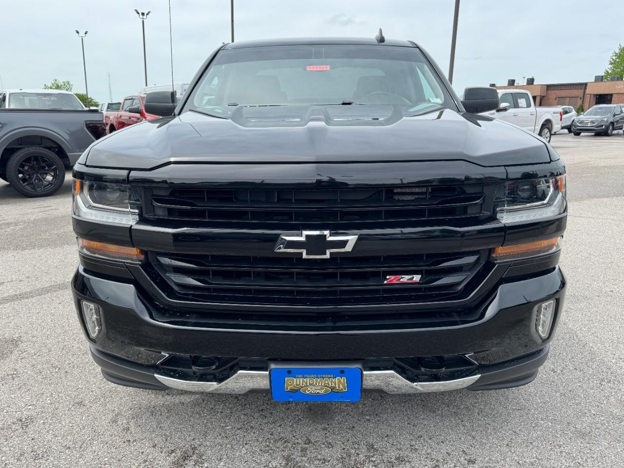 Chevrolet Silverado 1500 LD Vehicle Full-screen Gallery Image 09