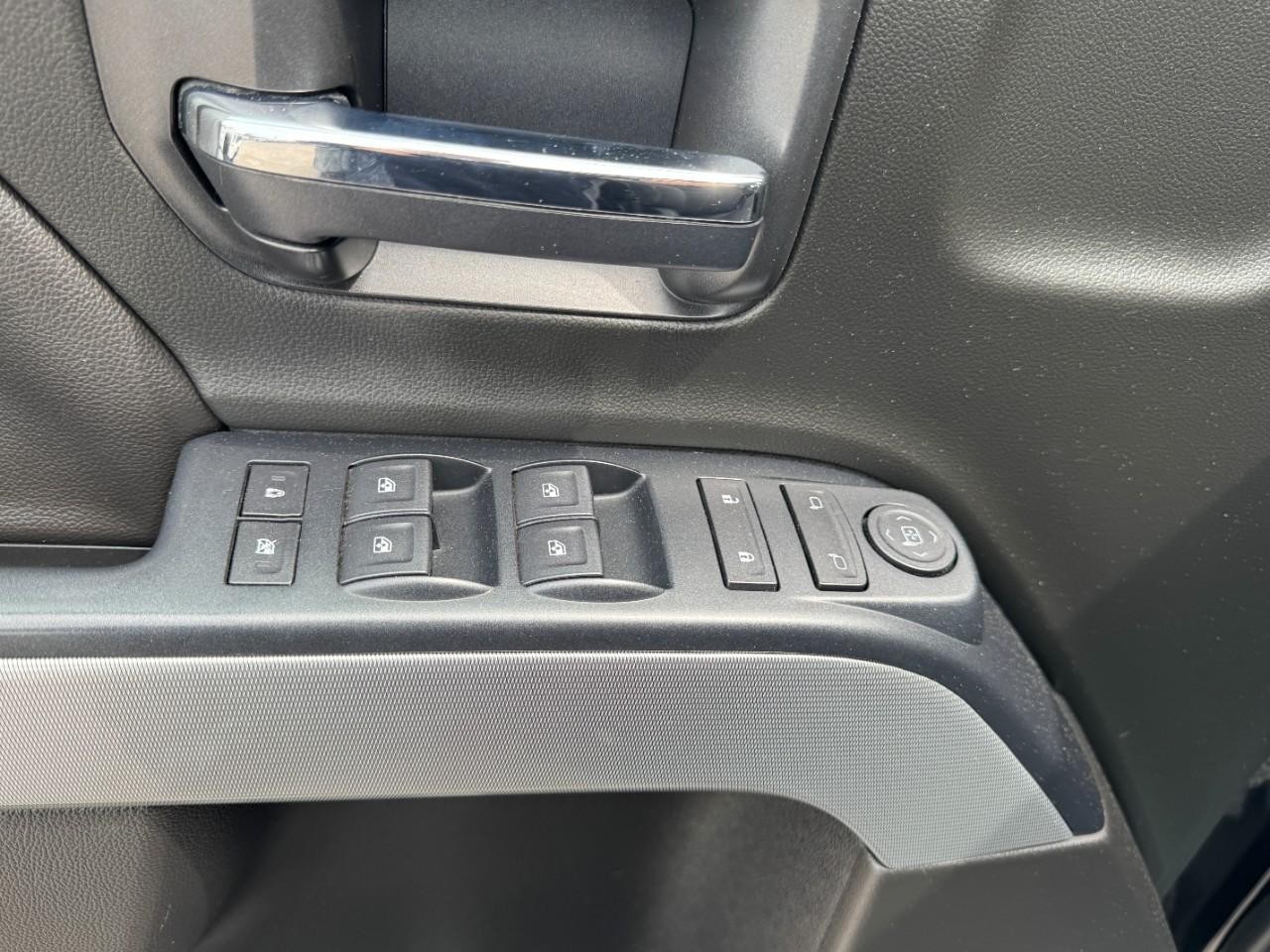 Chevrolet Silverado 1500 LD Vehicle Full-screen Gallery Image 13
