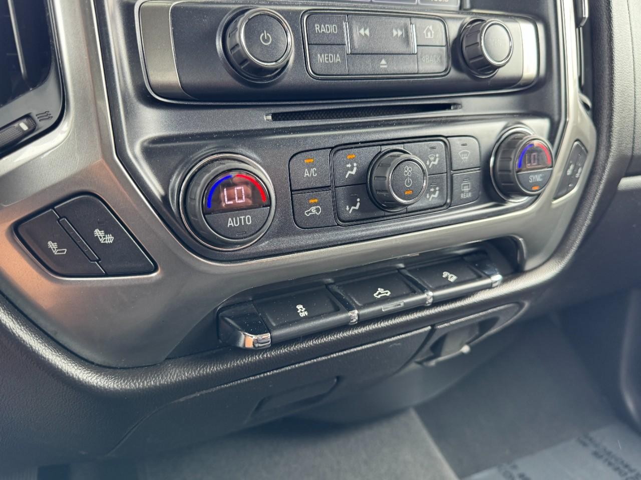 Chevrolet Silverado 1500 LD Vehicle Full-screen Gallery Image 17