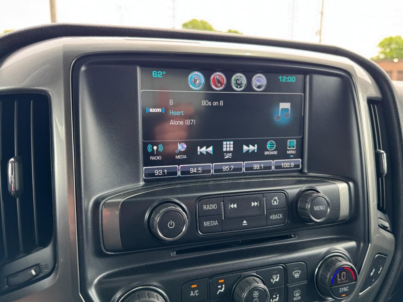 Chevrolet Silverado 1500 LD Vehicle Full-screen Gallery Image 18