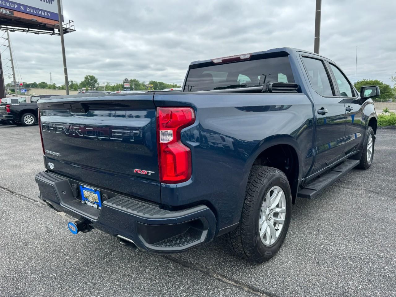 Chevrolet Silverado 1500 Vehicle Full-screen Gallery Image 03