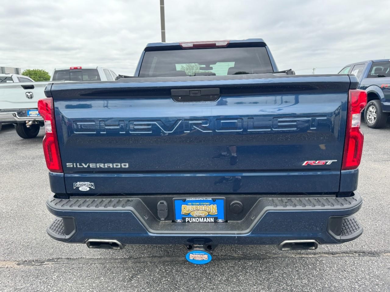 Chevrolet Silverado 1500 Vehicle Full-screen Gallery Image 04