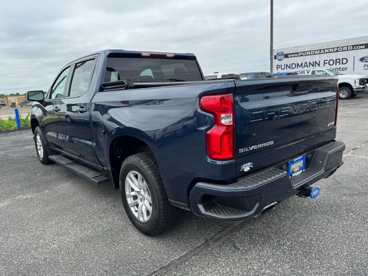 Chevrolet Silverado 1500 Vehicle Full-screen Gallery Image 05