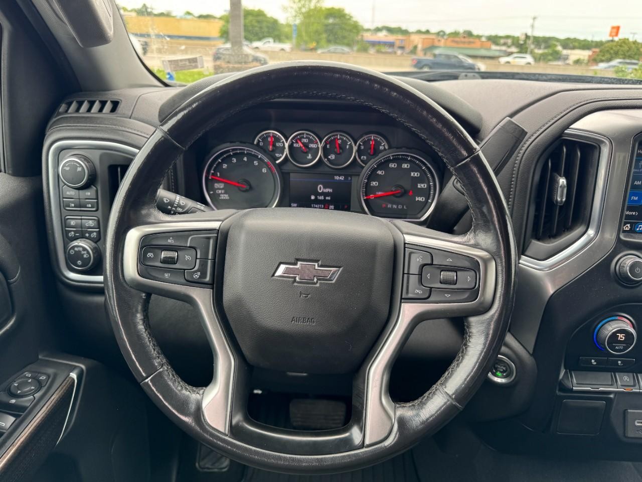 Chevrolet Silverado 1500 Vehicle Full-screen Gallery Image 12