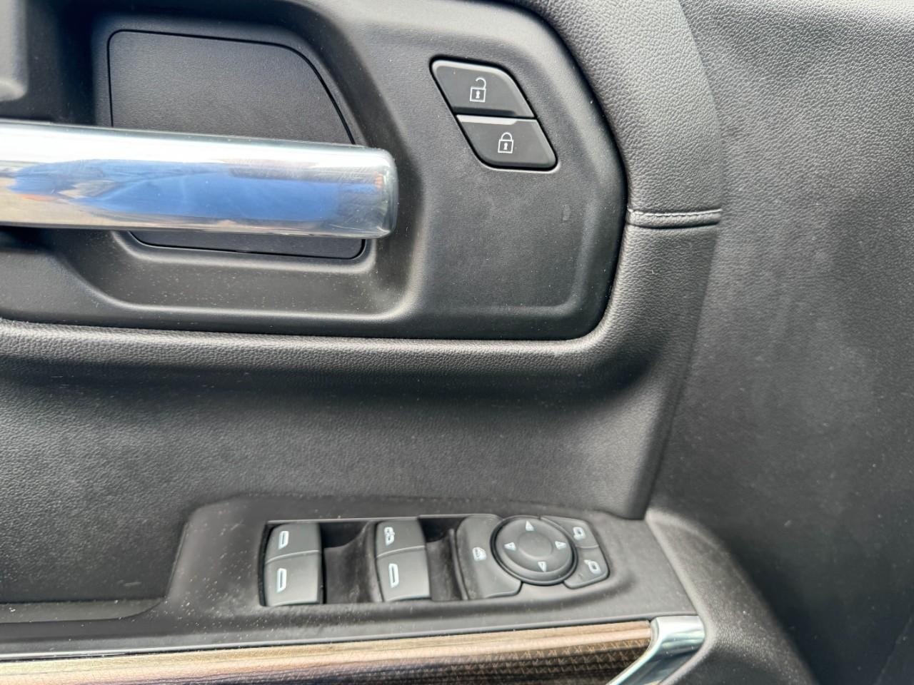 Chevrolet Silverado 1500 Vehicle Full-screen Gallery Image 15