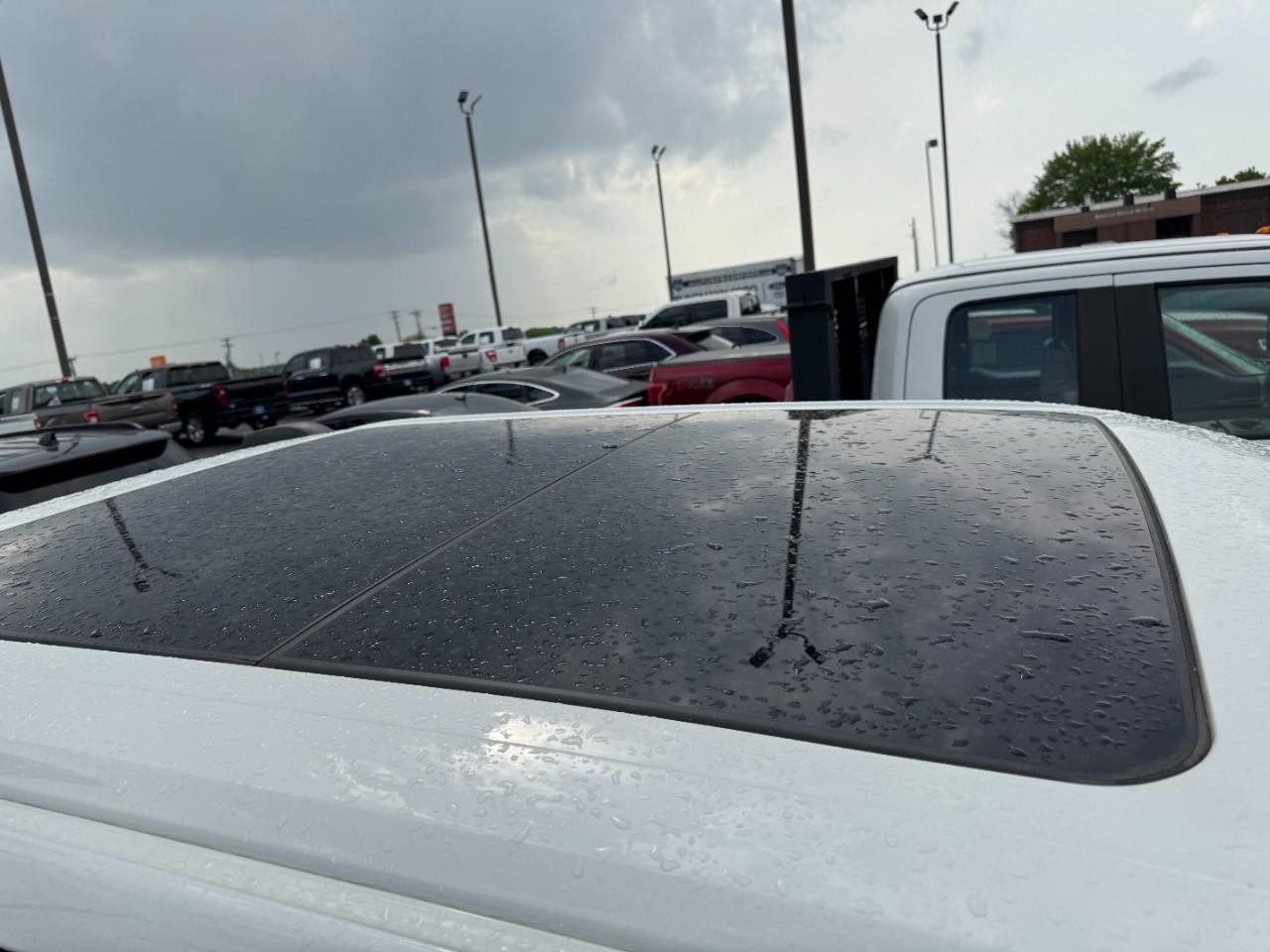 Ford F-150 Vehicle Full-screen Gallery Image 07
