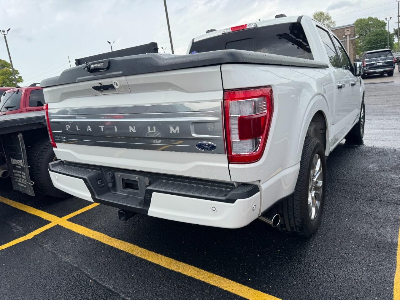 Ford F-150 Vehicle Full-screen Gallery Image 09