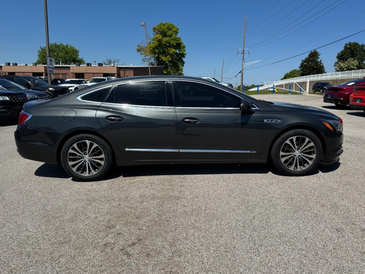 Buick LaCrosse Vehicle Full-screen Gallery Image 02