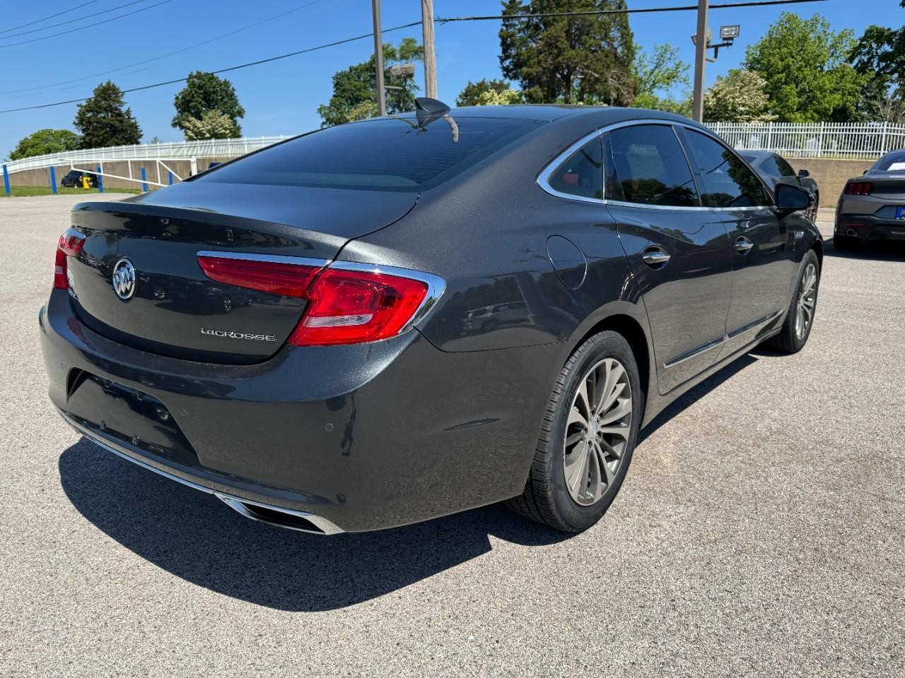 Buick LaCrosse Vehicle Full-screen Gallery Image 03