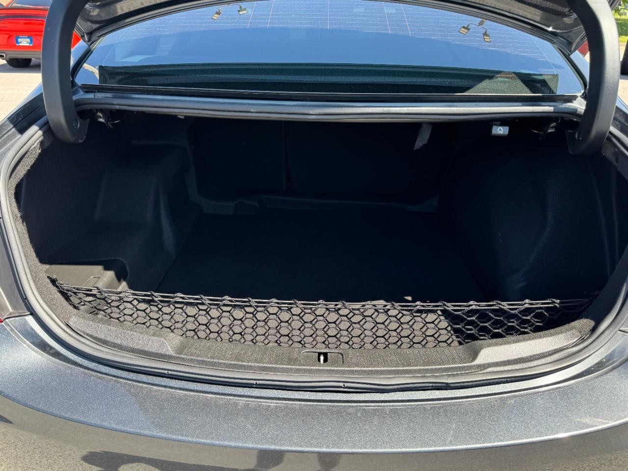 Buick LaCrosse Vehicle Full-screen Gallery Image 06
