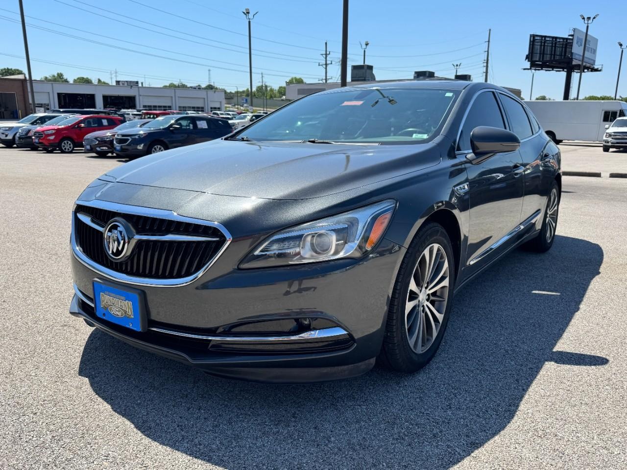 Buick LaCrosse Vehicle Full-screen Gallery Image 08