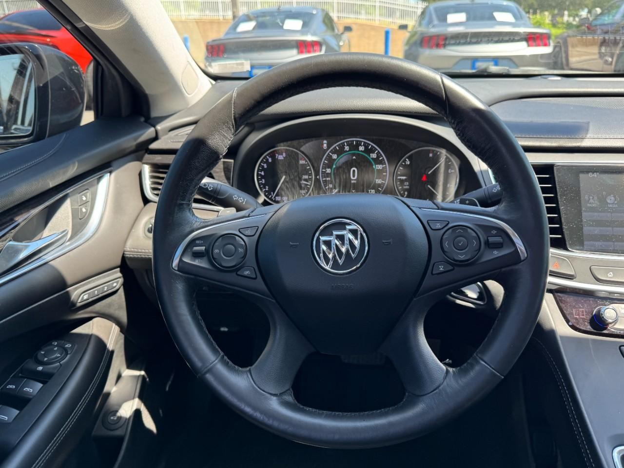 Buick LaCrosse Vehicle Full-screen Gallery Image 13