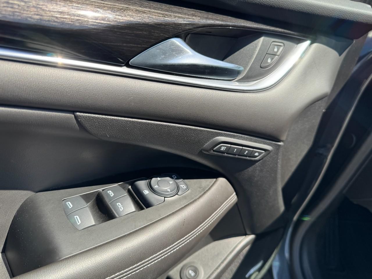 Buick LaCrosse Vehicle Full-screen Gallery Image 16