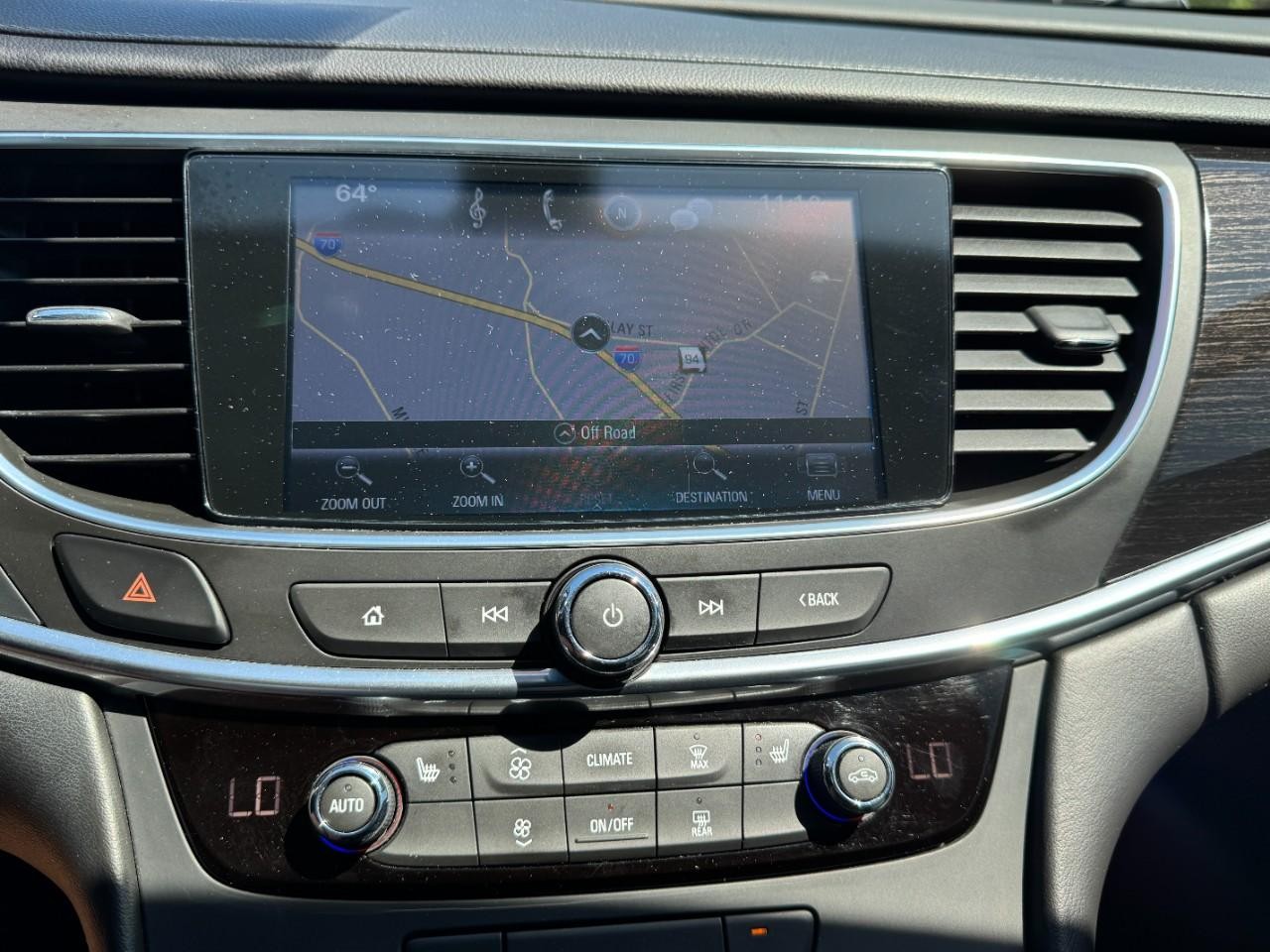 Buick LaCrosse Vehicle Full-screen Gallery Image 20