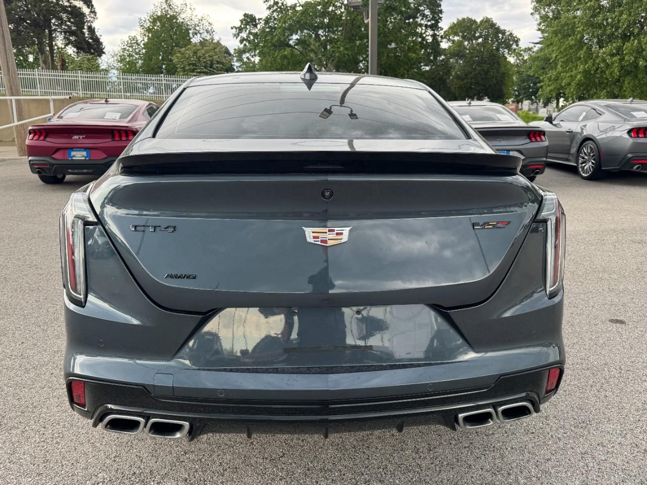 Cadillac CT4-V Vehicle Full-screen Gallery Image 04
