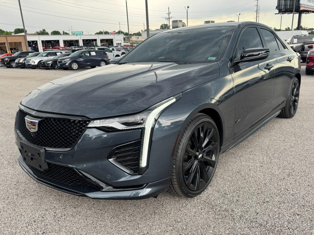 Cadillac CT4-V Vehicle Full-screen Gallery Image 08