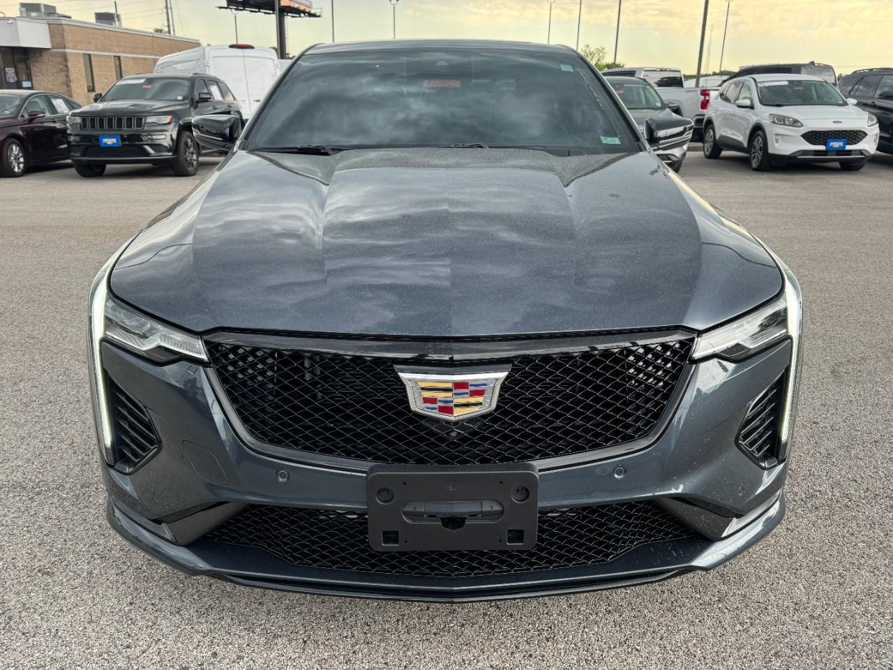 Cadillac CT4-V Vehicle Full-screen Gallery Image 09