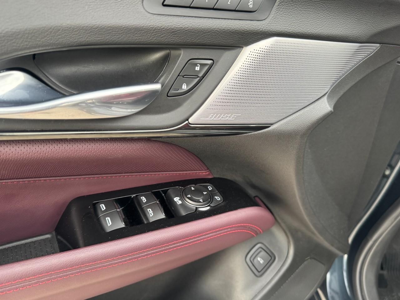 Cadillac CT4-V Vehicle Full-screen Gallery Image 16