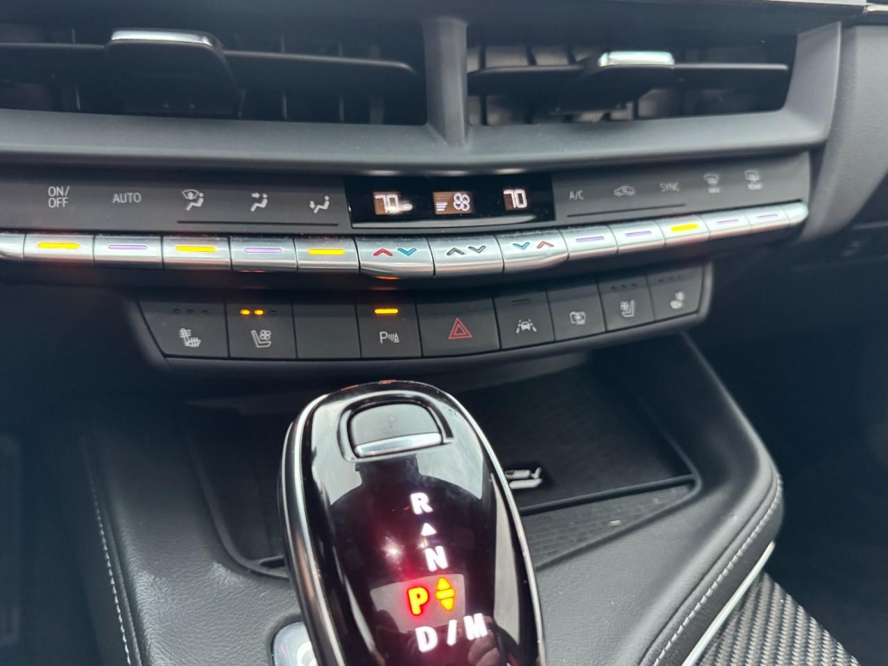 Cadillac CT4-V Vehicle Full-screen Gallery Image 19
