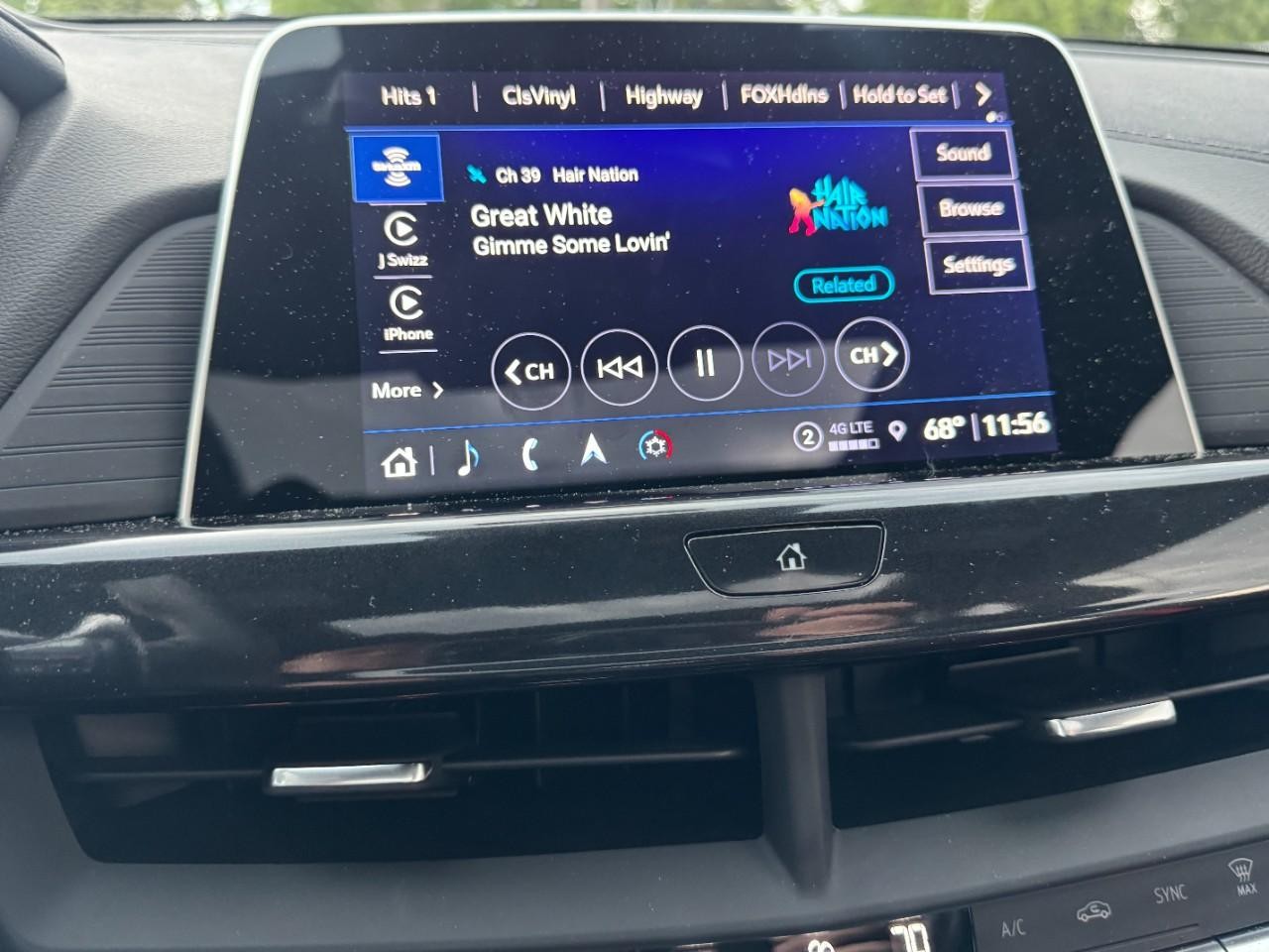 Cadillac CT4-V Vehicle Full-screen Gallery Image 20