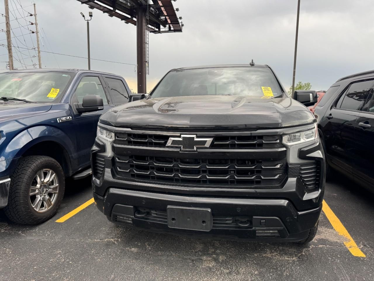 Chevrolet Silverado 1500 Vehicle Full-screen Gallery Image 03