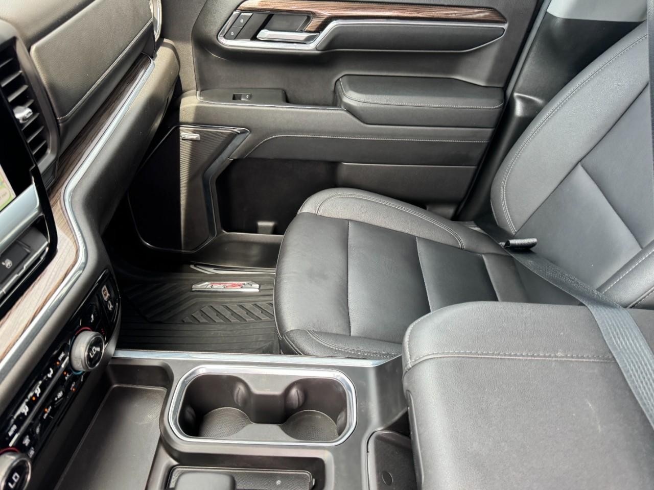 Chevrolet Silverado 1500 Vehicle Full-screen Gallery Image 13