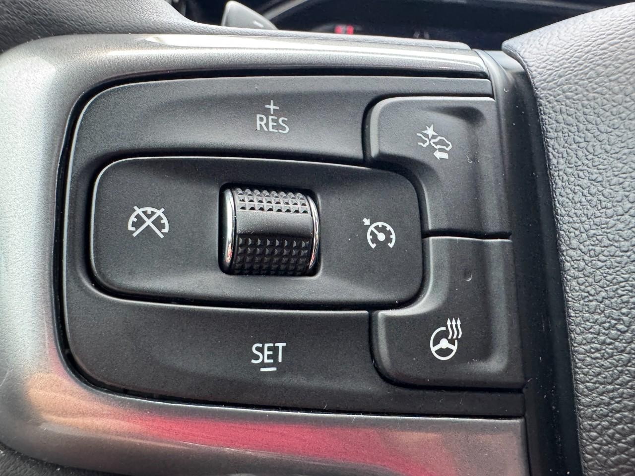 Chevrolet Silverado 1500 Vehicle Full-screen Gallery Image 17