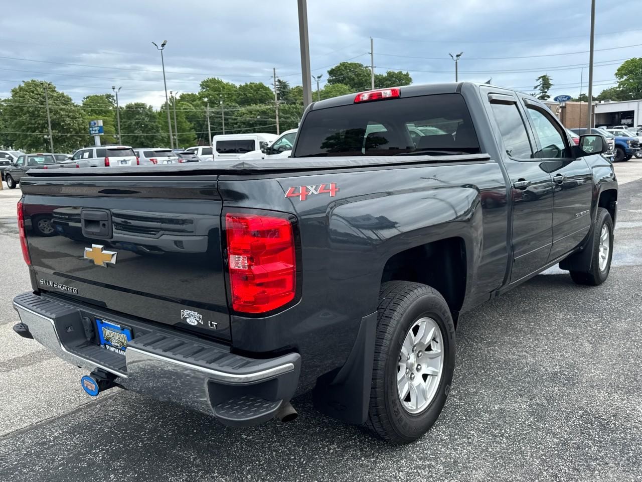 Chevrolet Silverado 1500 Vehicle Full-screen Gallery Image 03