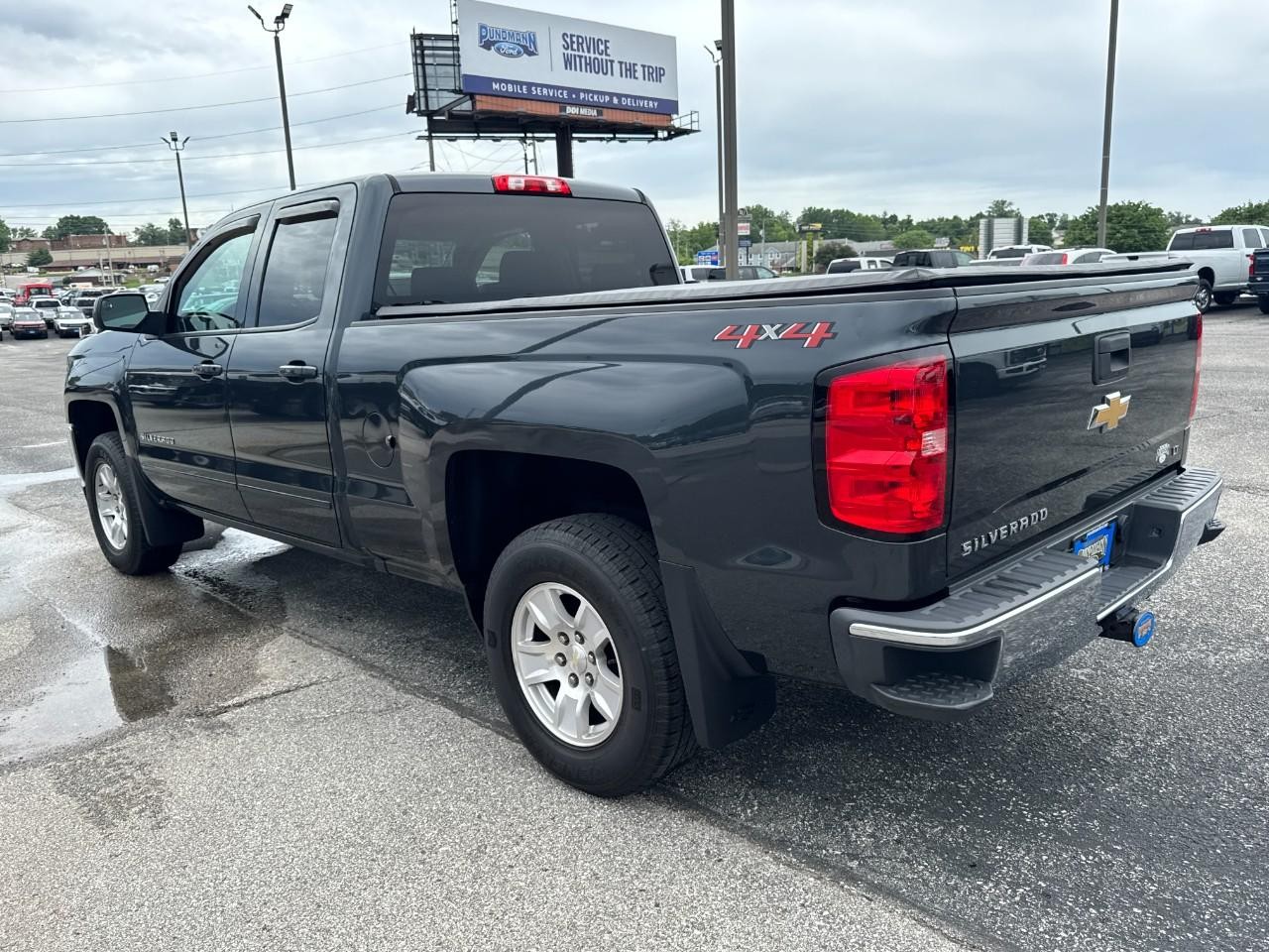 Chevrolet Silverado 1500 Vehicle Full-screen Gallery Image 05