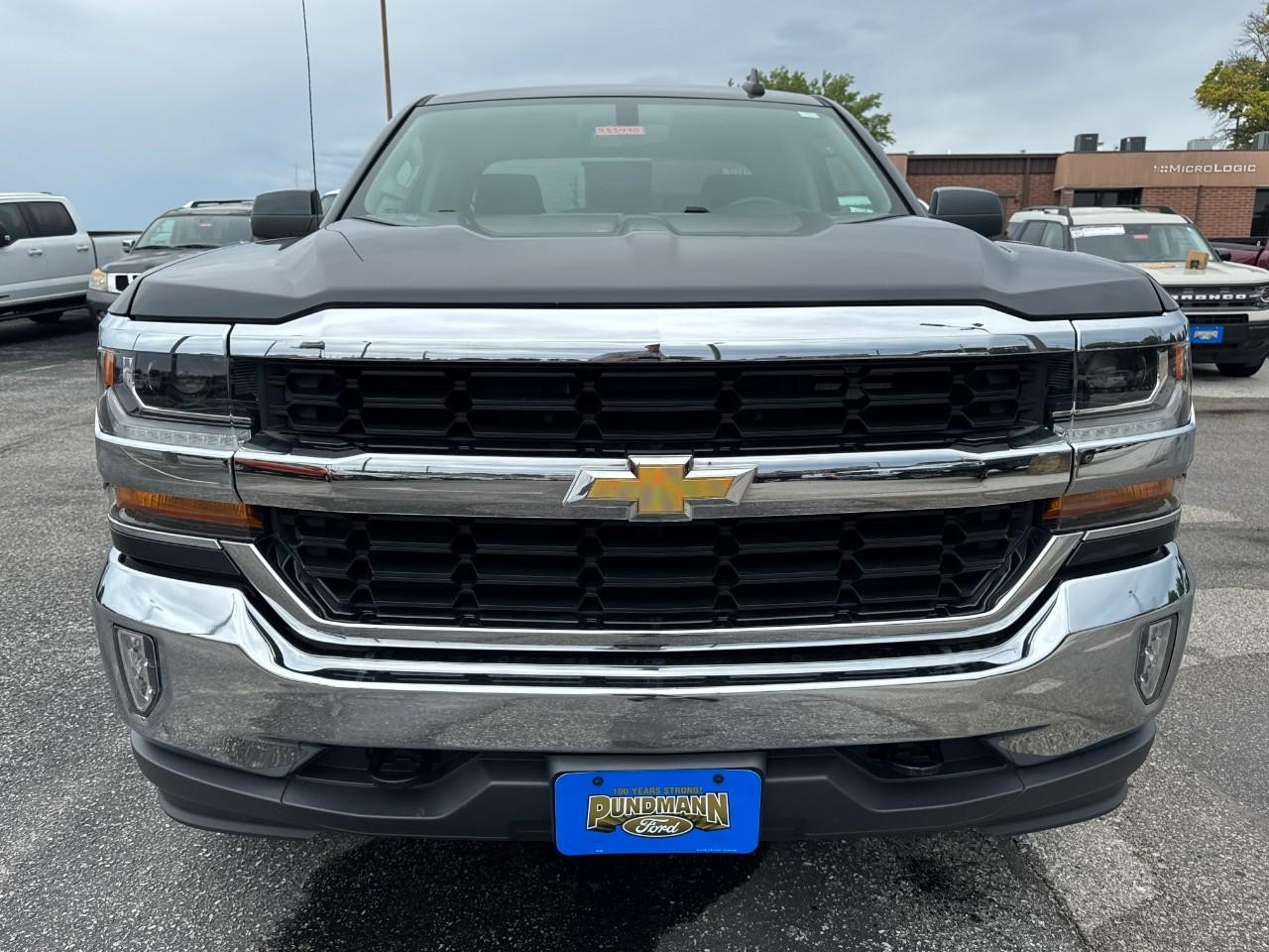 Chevrolet Silverado 1500 Vehicle Full-screen Gallery Image 09