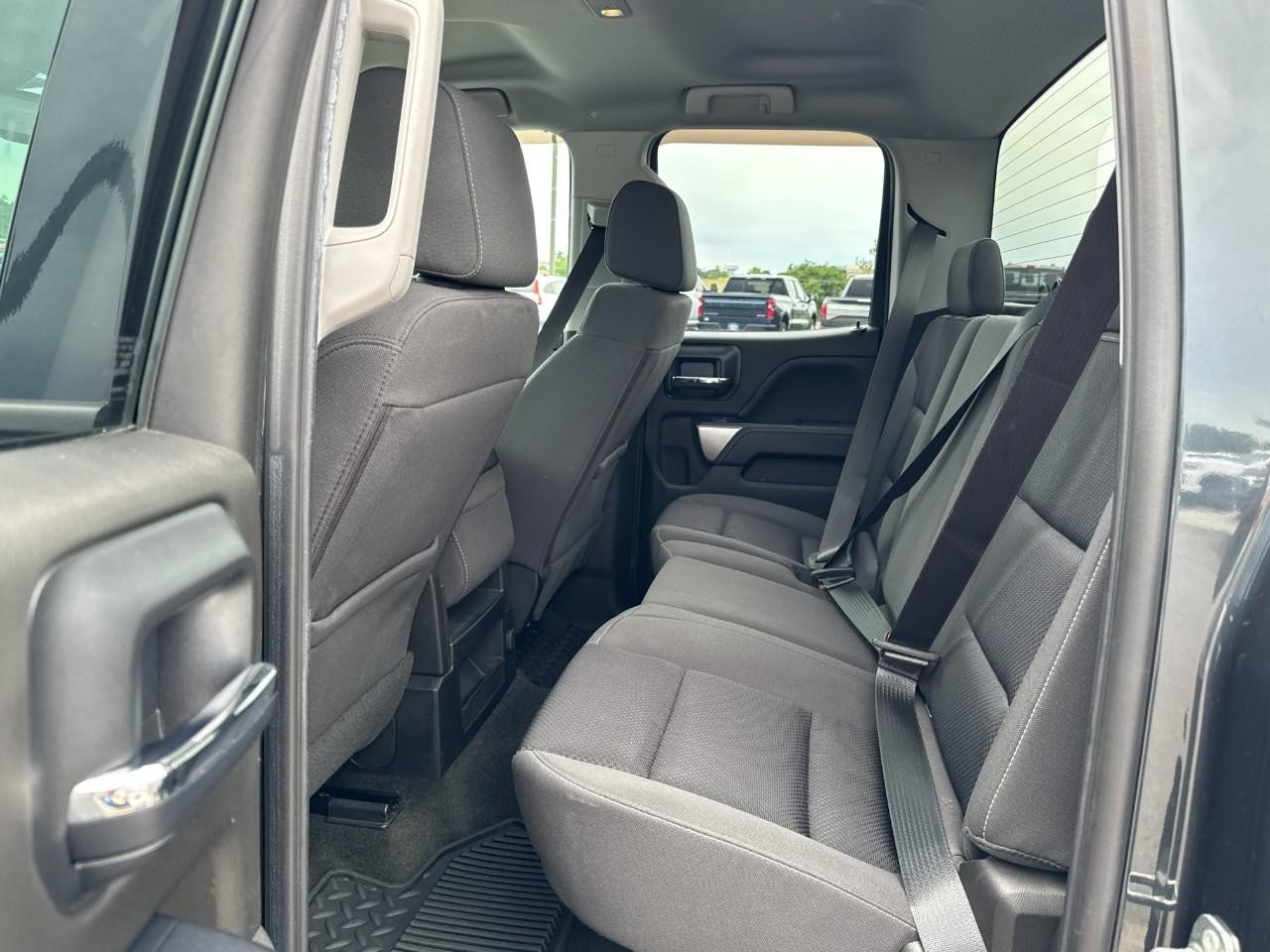 Chevrolet Silverado 1500 Vehicle Full-screen Gallery Image 10