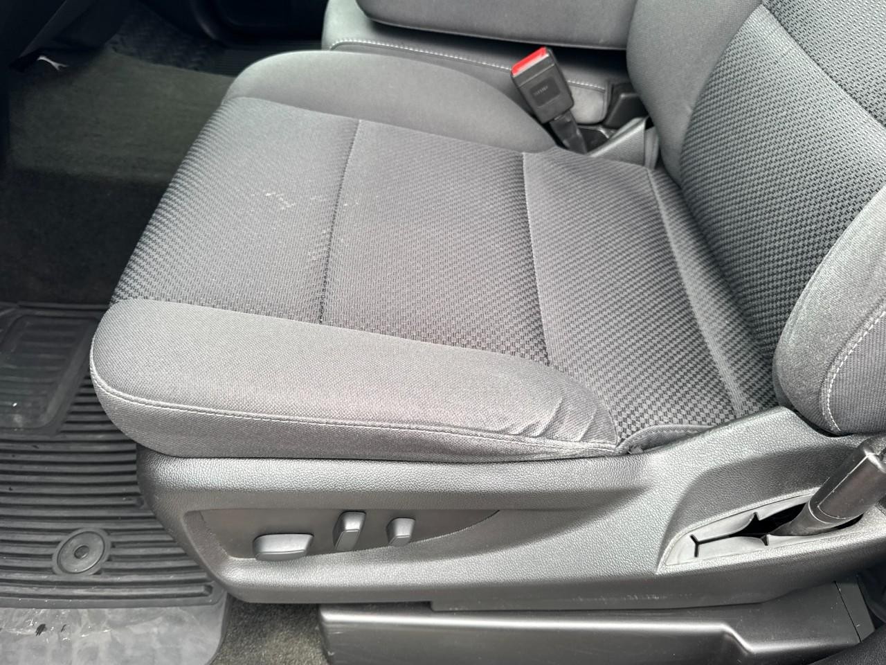 Chevrolet Silverado 1500 Vehicle Full-screen Gallery Image 12