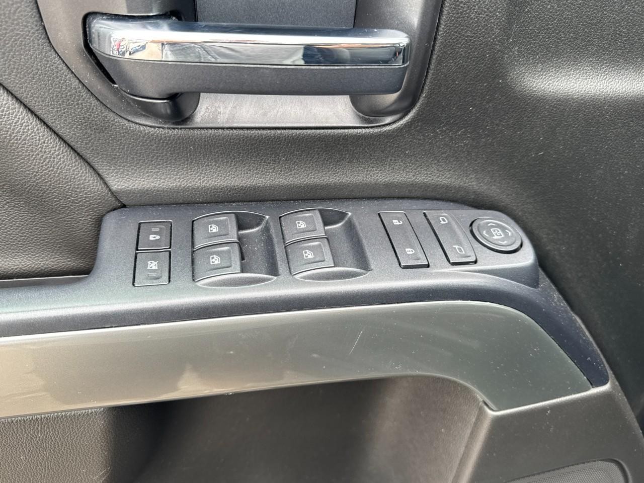Chevrolet Silverado 1500 Vehicle Full-screen Gallery Image 13