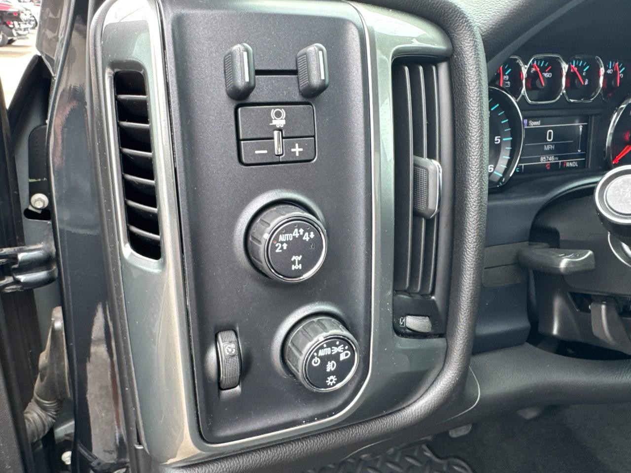 Chevrolet Silverado 1500 Vehicle Full-screen Gallery Image 14