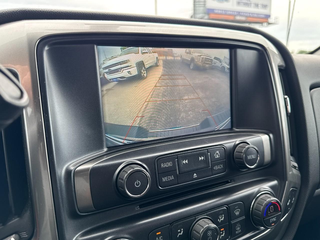 Chevrolet Silverado 1500 Vehicle Full-screen Gallery Image 19