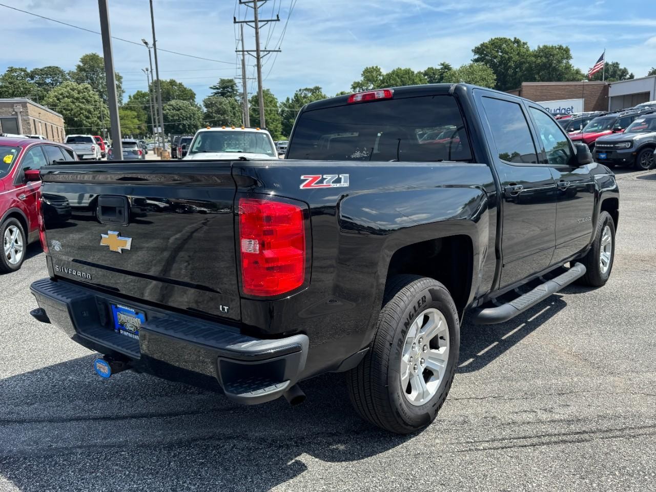 Chevrolet Silverado 1500 Vehicle Full-screen Gallery Image 03