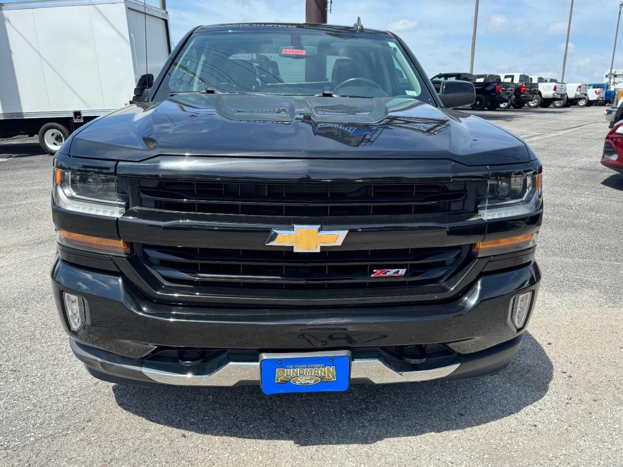 Chevrolet Silverado 1500 Vehicle Full-screen Gallery Image 09