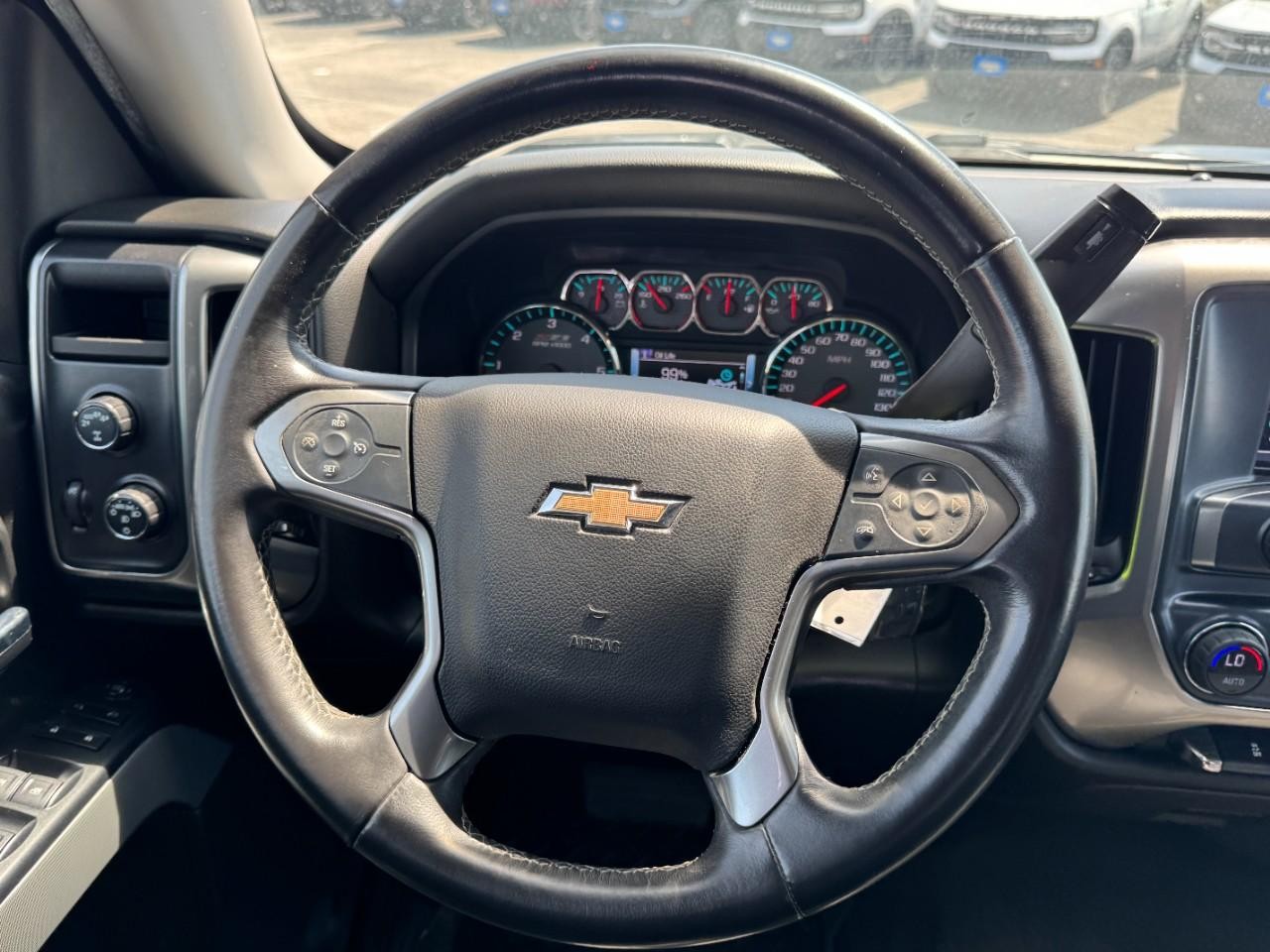 Chevrolet Silverado 1500 Vehicle Full-screen Gallery Image 12