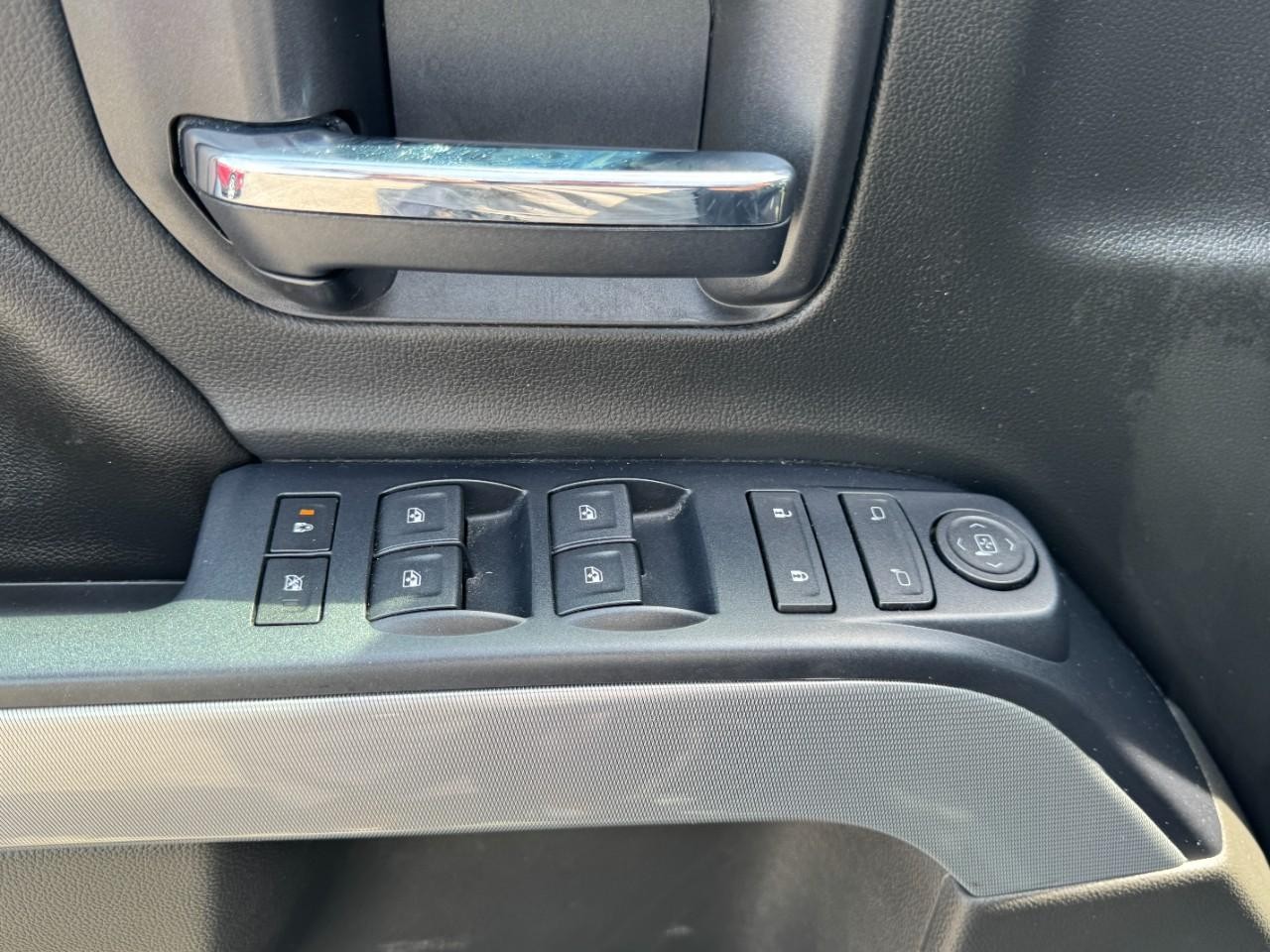Chevrolet Silverado 1500 Vehicle Full-screen Gallery Image 15