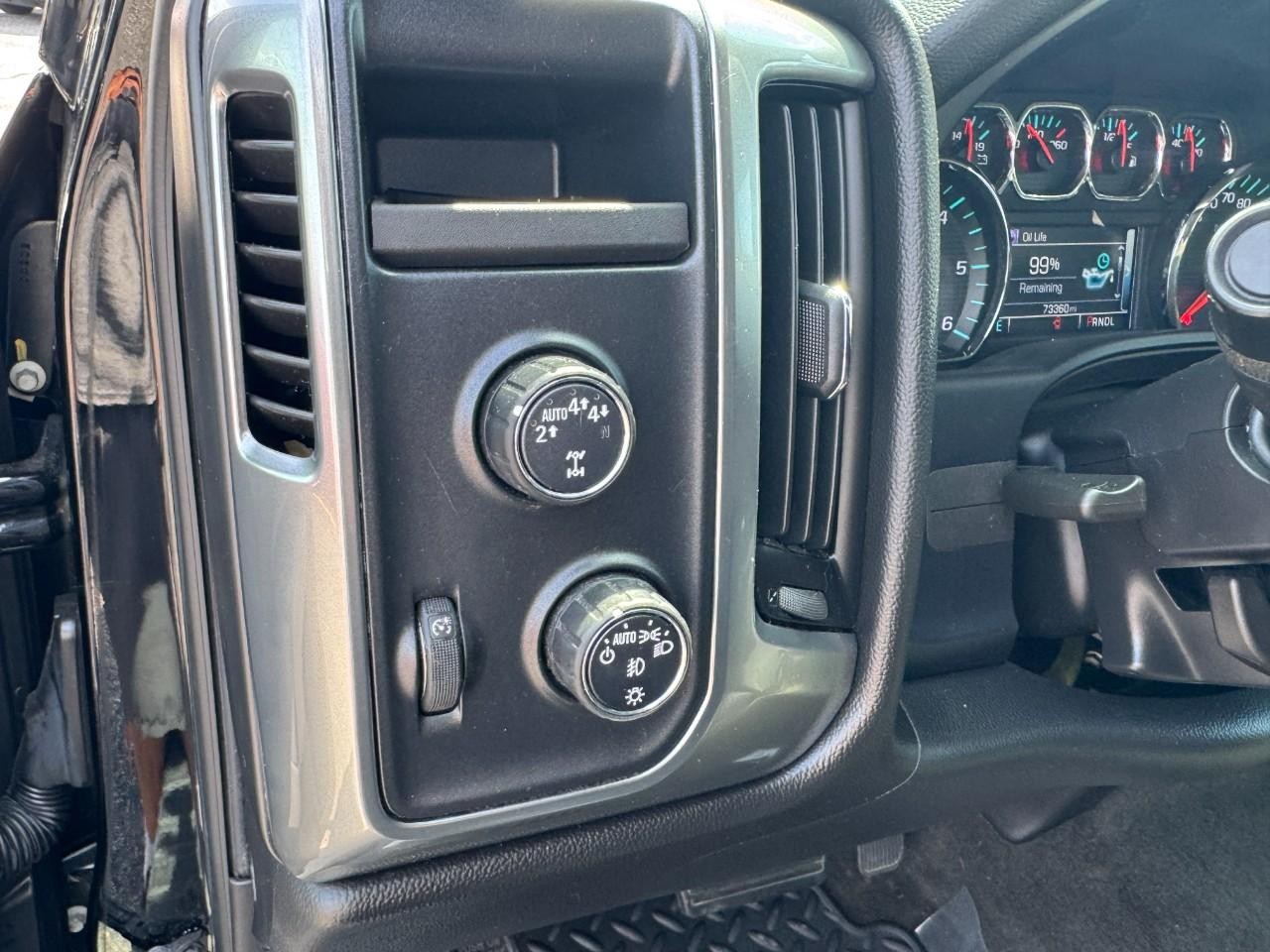 Chevrolet Silverado 1500 Vehicle Full-screen Gallery Image 16