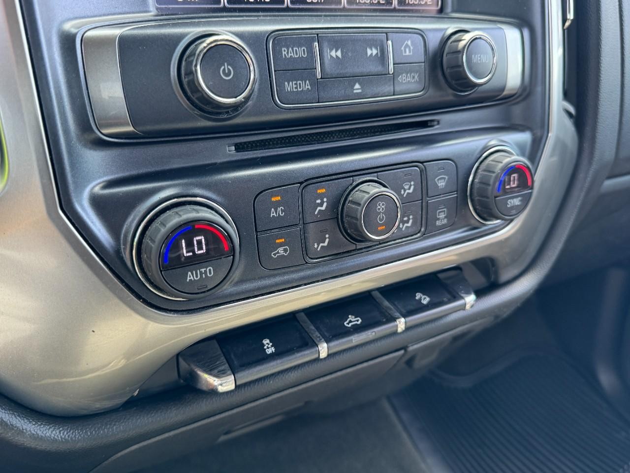 Chevrolet Silverado 1500 Vehicle Full-screen Gallery Image 19