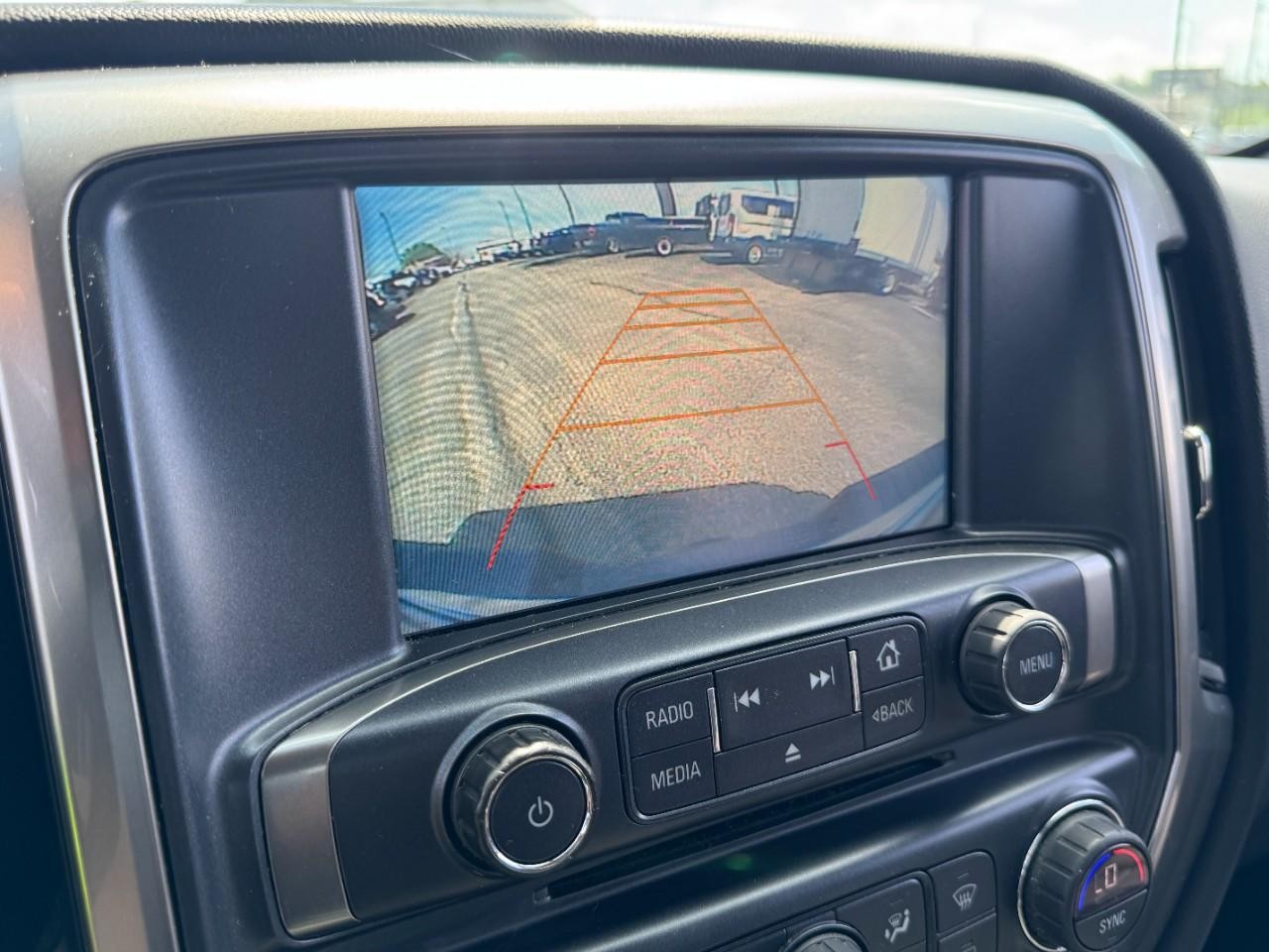Chevrolet Silverado 1500 Vehicle Full-screen Gallery Image 22