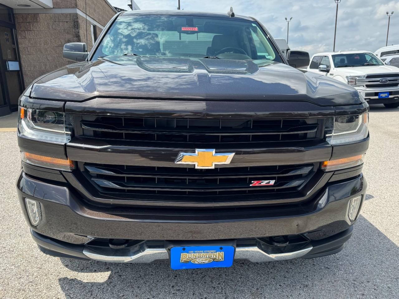 Chevrolet Silverado 1500 Vehicle Full-screen Gallery Image 09