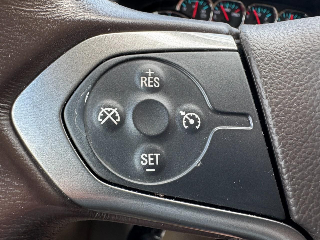 Chevrolet Silverado 1500 Vehicle Full-screen Gallery Image 15