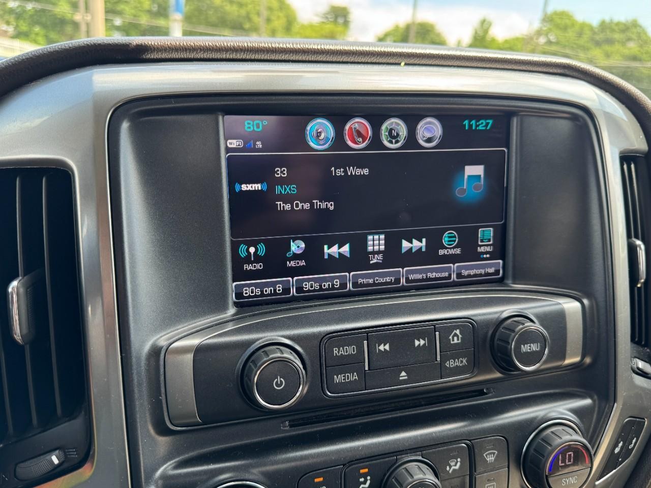 Chevrolet Silverado 1500 Vehicle Full-screen Gallery Image 18
